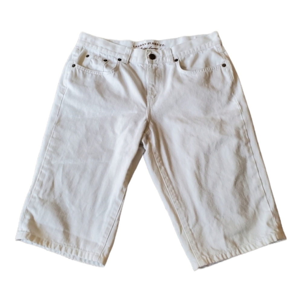 CONSERVATIVE White Bermuda Shorts